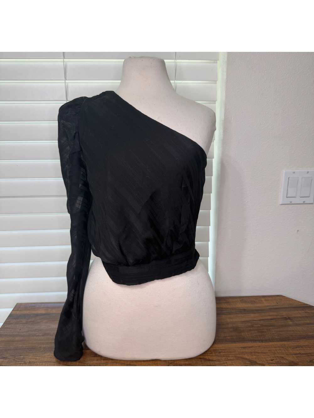 DO+BE Black One-Shoulder Long Sleeve Crop Top Size Small